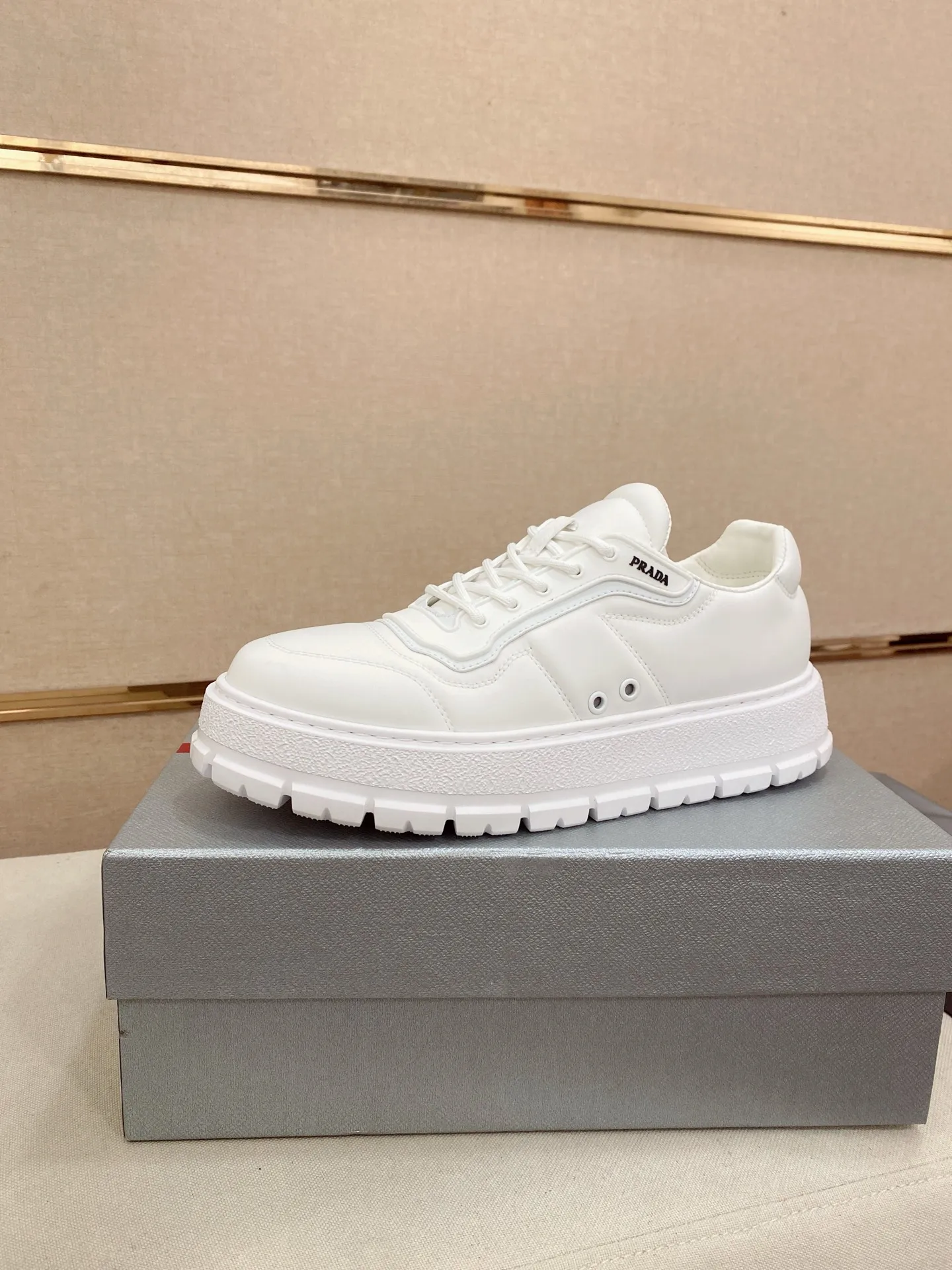 Factory price 580💰 ✔️✔️✔️High version High-quality new PRADA counters are on the market simultaneously, new men's shoes, 😘fabrics imported technological waterproof fabrics, made by pure handicrafts. Lining: Full cowhide lining. 👍🏿 High-end ☄️ air-cushion molded anti-slip rubber outsole, exquisite lines, simple and elegant, comfortable and high-end for leisure travel. Code number: 38 to 45